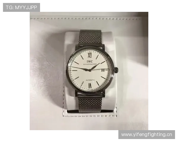 谌利军刚晒家居照，厨房和手表亮到让我怀疑人生